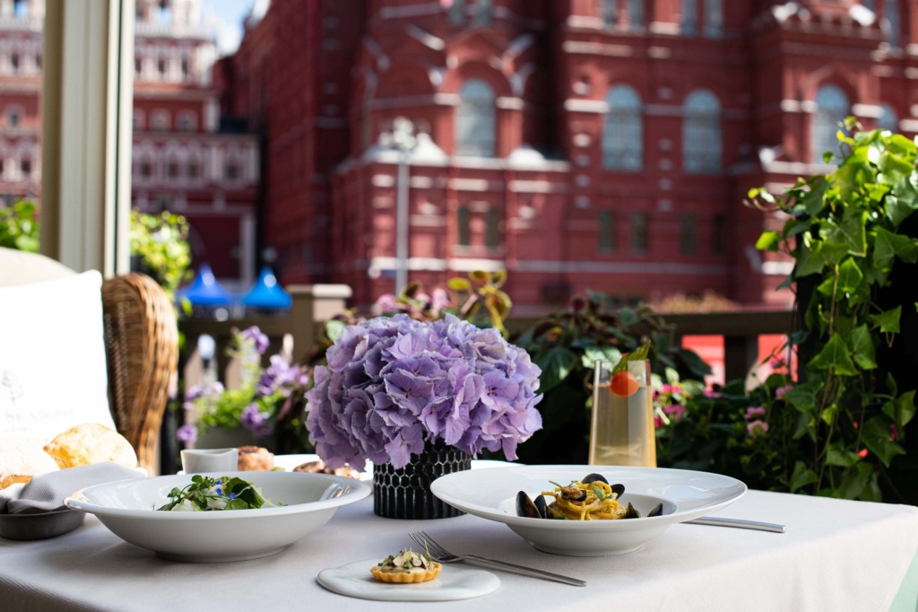 Four Seasons Bar Moskovskiy Veranda (4).jpg