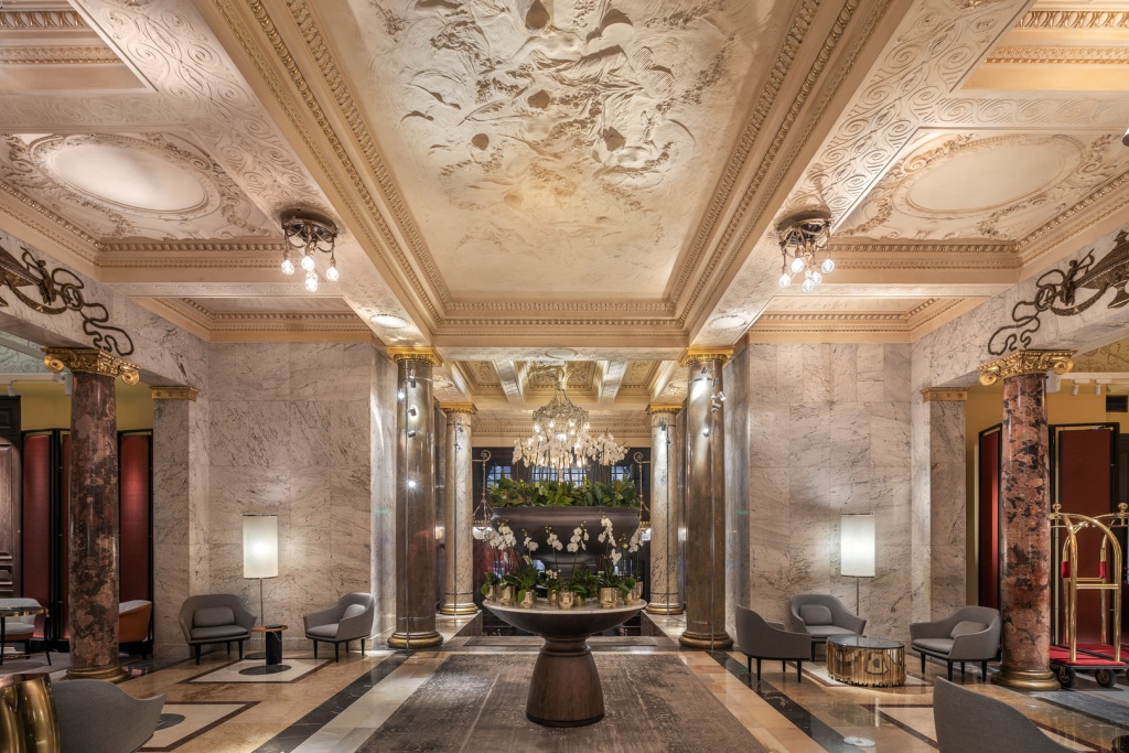 2 Metropol Lobby.jpg