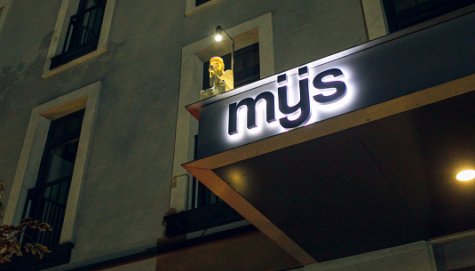 Ангел со стаканчиком